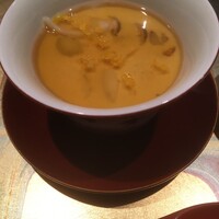 割烹 隆 - お豆腐が入っている聖護院蒸しさんでーす。