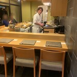 歩路庵 - 内観1(店主の林さん)