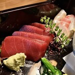 川庄 - 前菜の「鮪と鯛のお造り」のアップ…