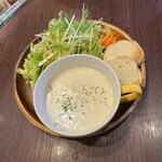 CAFE and BAR poco - 季節のスープサラダセット　982円