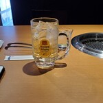 焼肉 牙太郎 - ドリンク写真:テーブルセットとメガハイボール