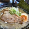 Sakai - 背脂がのって 見た目より オイリーに感じる スープ