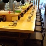 丸一 - Ｌ字型カウンター席で全１３席～♪(^o^)丿