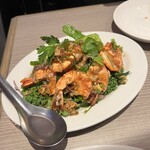 タイ料理 コンロウ - バークン：揚げ海老とレモングラスのサラダ