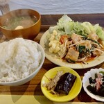 ○○.食堂 - 料理写真:　　ホルモン定食900円