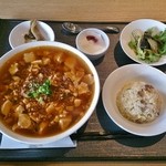 新中国料理 上杉 - ランチ 本日の麺とミニ炒飯セット（四川風麻婆豆腐麺）980円