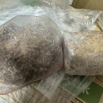 陽はまたのぼる - 毎年年末恒例のお土産チャーシュー。今回はレアチャーシュー、厚切り豚のハーフを購入しました。1,600円×2