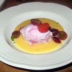 老虎菜 - 桂花陳酒とレモンのスープ仕立て 葡萄とカシスのアイスクリーム