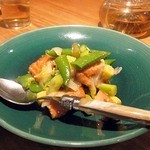 老虎菜 - 秋鮭とアスパラガスとスナップ豌豆の酒醸炒