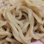Nogata Ho-Pu - 麺はこんな感じ
                        結構太くて茹で加減はややかため
                        ワシワシ食感
