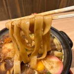 きしめん・味噌煮込み ふじ乃 - 麺は平打ち麺