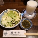 味治 - 突きだし（めかぶ）、きゃべつとしその実和え、天龍