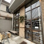 YELLOW CAFE - お店の入り口