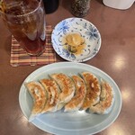 中華レストラン ポン太 - 餃子のタレは芥子とお酢そしてちょっとお醤油を足すのがお父さんのオススメの食べ方。