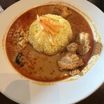 東方遊酒菜ヌワラエリヤ - スリランカカレー、辛めでオーダー｡カラムーチョが口の中でバリバリと崩れて食感最高！カレーにピッタリあっていました。