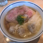 ペンギン - 「クワトロ煮干しらぁ麺　鹽」（1,000圓）
            「雲呑」（350圓）。