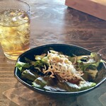 GONPACHI - サラダとウーロン茶