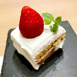 Oryouri To Osake Gomame - コース一例　甘味　苺のショートケーキ