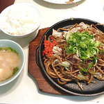 鉄板焼き 海 - 道頓堀やきそば定食　８００円