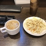 Yappari Suteki - キャベツの千切りとマカロニ　玉子スープ