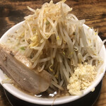 ラーメン ヒカリ - ラーメン並ニンニクヤサイマシ