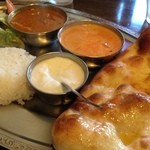 サールナート - 左　チキン　右　バタークリーム