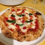 ピッツェリア ブラチェリア チェザリ - マルゲリータ