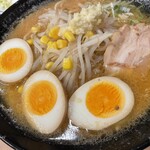 ガキ大将 - 赤味噌ラーメン　味玉つき　830円