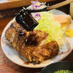 Tonkatsu Taketei - ソースをかけます♪