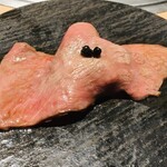 焼肉にくがとう - 至福の握り ～低温調理～ カンボジア産粒生胡椒