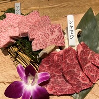 和牛 まつした 本通り店 - 本日の希少部位(塩焼き)は、マルシンとシャモジ。5人分です。