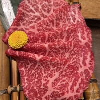 和牛 まつした 本通り店 - カメノコを軽く炙ってポン酢で頂きます。