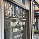 ALLEY CATS - お店の窓