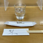 味一 - お冷や&おしぼり&お箸❗️