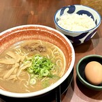 徳島ラーメン 麺王 - 徳島ラーメンとライスと無料の生卵