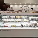Yogurt Four Seasons - 料理写真:店内1[2023.12]