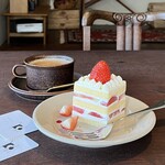 喫茶ドセイノワ - いちごのショートケーキ、カフェオレ ( HOT )