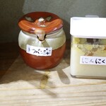 Yokohama Tori Kei Ramen Puku Fuku - 調味料と薬味
