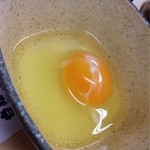 吉野家 - 生卵は、殻を割った状態で出てくる