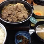 吉野家 - 牛すき鍋膳580円＋味噌汁50円