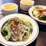 Bespoke - ランチのサラダとスープ