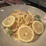 Italian Kitchen VANSAN - サーモンとアボカドのレモンクリームパスタ