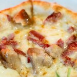 ピッツェリア・ダ・チールッツォ - 2023.12 ポルチーニと燻製モッツァレラとサラミのピッツァ