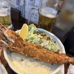 ダイニングステージ 佐海屋 - お店の名物、大エビフライ…本当に大きいよ！