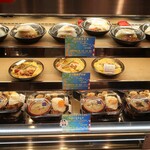 MENAM - ショーケースの様子②。