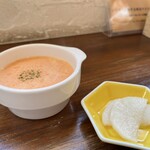 ナツメグカフェ - スープと大根甘酢漬けがついてるなんて書いてないから嬉しいわ！　
