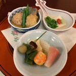 Suimeikan - 前菜（鶏丸め煮、胡麻豆腐、鰈西京焼きなど）