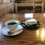 cafe 風 - チーズケーキとHOTコーヒー 880円（税込）