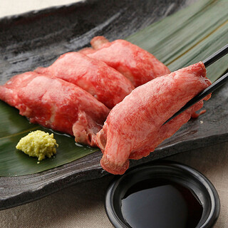 厚片牛舌和舌头涮涮锅，任君畅饮套餐3,500 日元起