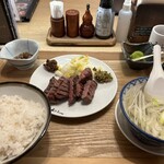 牛たん炭焼き 利久 - 